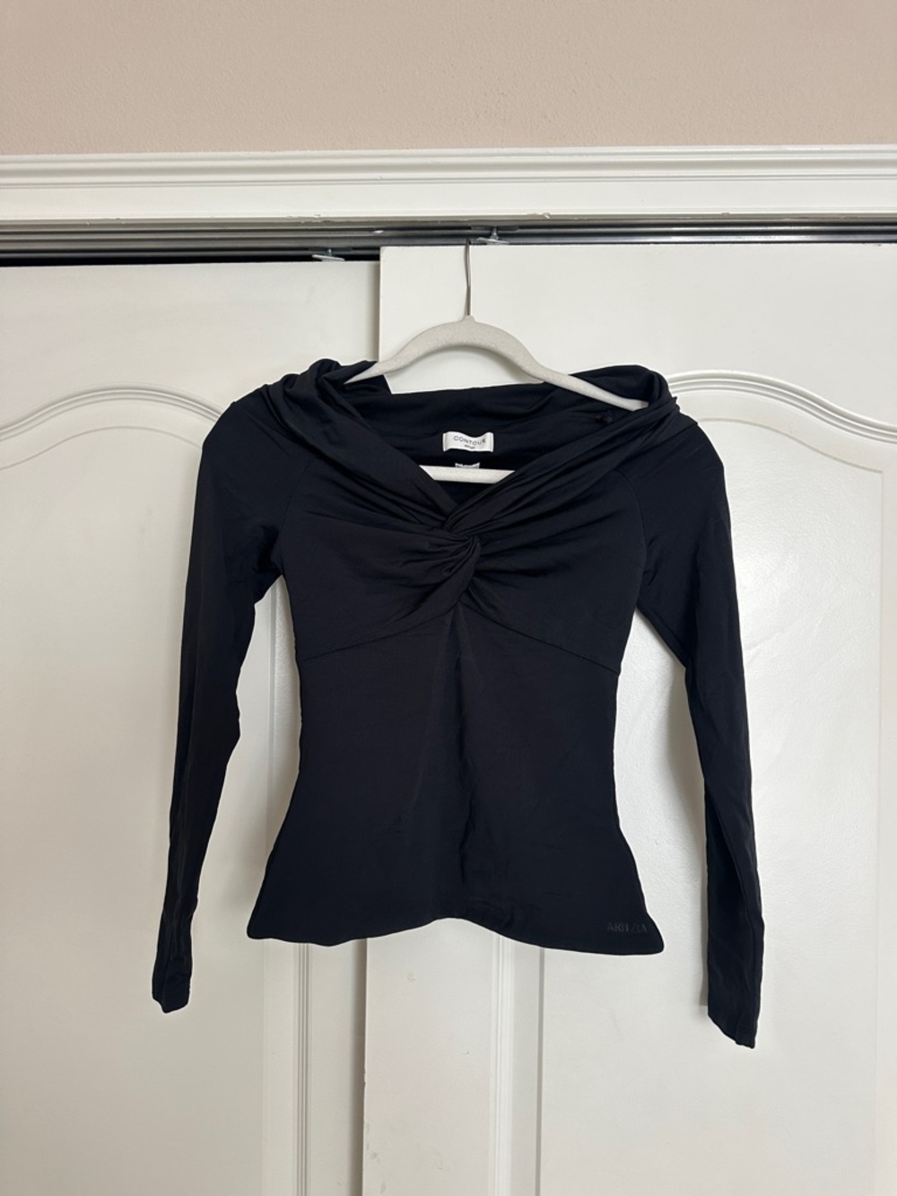 Aritzia Contour Twist Off-Shoulder Longsleeve - Black Size Small NWOT